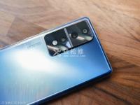 荣耀手机屏幕变色怎么办？