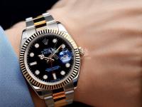 尼芙尔手表显示屏偏色。