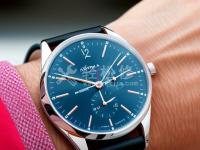 爱马仕手表显示屏背光不亮。