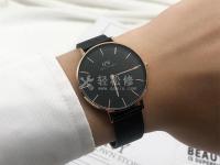 尊皇手表显示屏背光不亮。