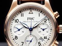 艾米龙手表指针颜色褪色。