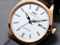 爱彼手表玻璃镜面损坏。