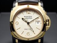 宝玑手表玻璃镜面损坏。