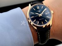 朗坤手表表带断裂或磨损。