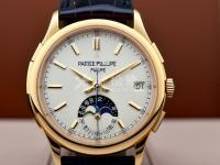 迪奥手表指针颜色褪色。