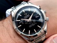 爱马仕手表玻璃镜面损坏。