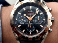 梵克雅宝手表显示屏偏色。