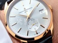 欧米茄手表显示屏偏色。