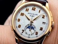 豪利时手表指针颜色褪色。