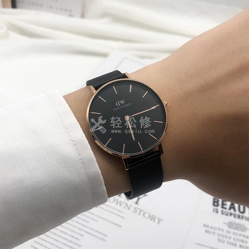 尊皇手表显示屏背光不亮。