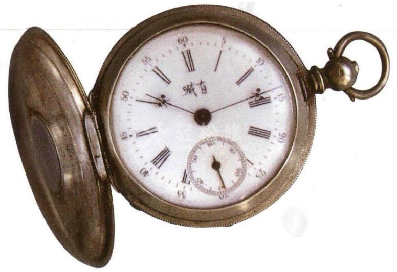 尊皇手表显示屏背光不亮。